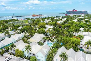A Siesta Bay by Avantstay Key West Walkable Gated Community, Shared Po
