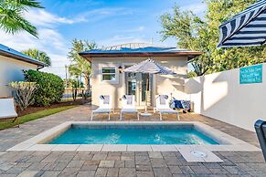 Perry by Avantstay Walk to Miramar Beach! w/ Pool & Guest House!