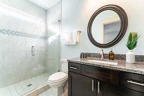 Perry by Avantstay Walk to Miramar Beach! w/ Pool & Guest House!