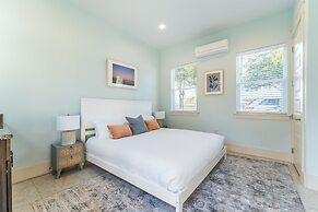 Perry by Avantstay Walk to Miramar Beach! w/ Pool & Guest House!