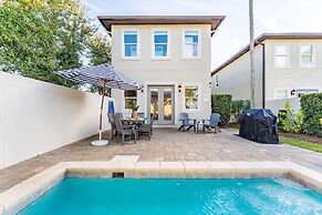 Perry by Avantstay Walk to Miramar Beach! w/ Pool & Guest House!