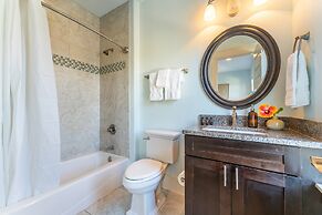 Perry by Avantstay Walk to Miramar Beach! w/ Pool & Guest House!