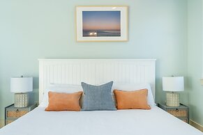 Perry by Avantstay Walk to Miramar Beach! w/ Pool & Guest House!