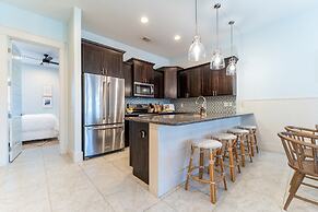 Perry by Avantstay Walk to Miramar Beach! w/ Pool & Guest House!