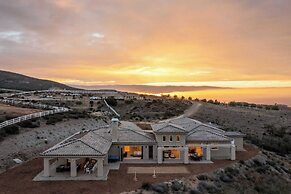 Malbec by Avantstay Incredible Estate w/ Panoramic Views & Bocce Ball 