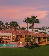 Moonshine by Avantstay Modern & Stylish Estate w/ Bar, Fire Pit & Hot 