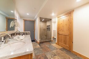 Alpine Drive #106b by Summit County Mountain Retreats