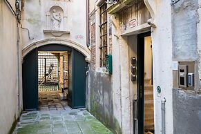 Palazzo Miracoli Apartments