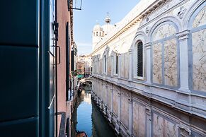 Palazzo Miracoli Apartments