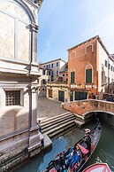 Palazzo Miracoli Apartments