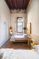 Palazzo Miracoli Apartments