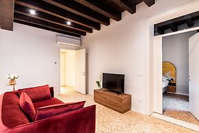 Palazzo Miracoli Apartments