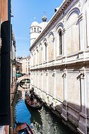 Palazzo Miracoli Apartments