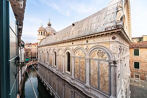 Palazzo Miracoli Apartments