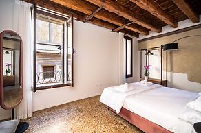 Palazzo Miracoli Apartments