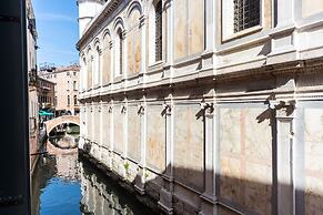 Palazzo Miracoli Apartments