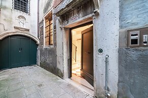 Palazzo Miracoli Apartments