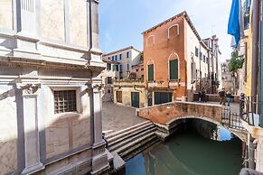 Palazzo Miracoli Apartments