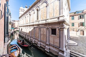 Palazzo Miracoli Apartments