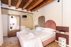 Palazzo Miracoli Apartments