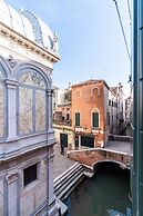 Palazzo Miracoli Apartments