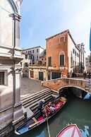 Palazzo Miracoli Apartments