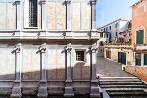 Palazzo Miracoli Apartments