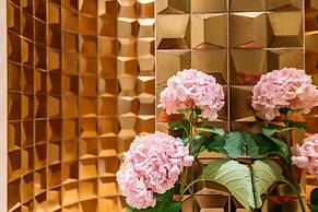 Crystal Lodge - LoftAffair Collection