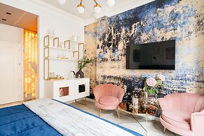 Crystal Lodge - LoftAffair Collection