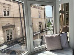 Crystal Lodge - LoftAffair Collection