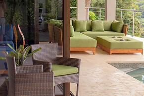 Luxe 4 Bdrm Villa w Epic Oceanview Infinity Pool