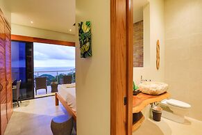 Luxe 4 Bdrm Villa w Epic Oceanview Infinity Pool
