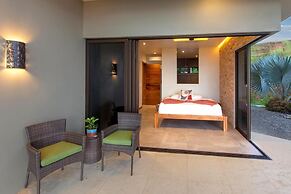 Luxe 4 Bdrm Villa w Epic Oceanview Infinity Pool