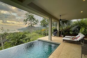 Luxe 4 Bdrm Villa w Epic Oceanview Infinity Pool