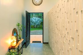 Luxe 4 Bdrm Villa w Epic Oceanview Infinity Pool