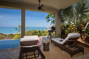 Luxe 4 Bdrm Villa w Epic Oceanview Infinity Pool