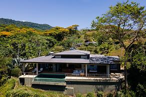 Luxe 4 Bdrm Villa w Epic Oceanview Infinity Pool