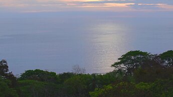 Luxe 4 Bdrm Villa w Epic Oceanview Infinity Pool