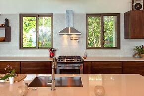 Luxe 4 Bdrm Villa w Epic Oceanview Infinity Pool