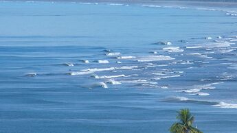 Luxe 4 Bdrm Villa w Epic Oceanview Infinity Pool