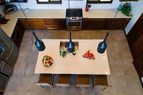 Luxe 4 Bdrm Villa w Epic Oceanview Infinity Pool