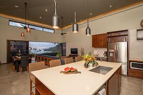 Luxe 4 Bdrm Villa w Epic Oceanview Infinity Pool