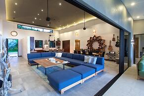 Luxe 4 Bdrm Villa w Epic Oceanview Infinity Pool