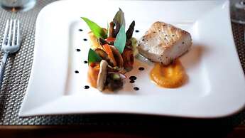 Luxe 4 Bdrm Villa w Epic Oceanview Infinity Pool