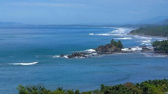 Luxe 4 Bdrm Villa w Epic Oceanview Infinity Pool