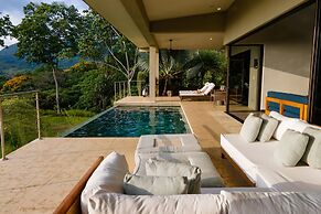 Luxe 4 Bdrm Villa w Epic Oceanview Infinity Pool