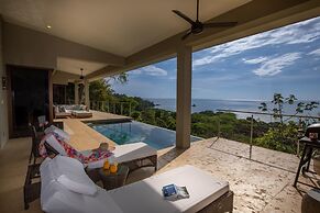 Luxe 4 Bdrm Villa w Epic Oceanview Infinity Pool