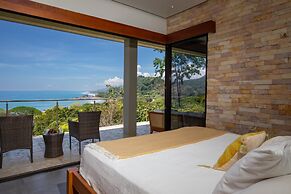 Luxe 4 Bdrm Villa w Epic Oceanview Infinity Pool