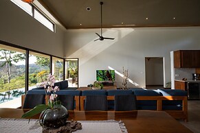 Luxe 4 Bdrm Villa w Epic Oceanview Infinity Pool