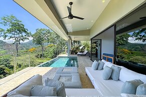 Luxe 4 Bdrm Villa w Epic Oceanview Infinity Pool